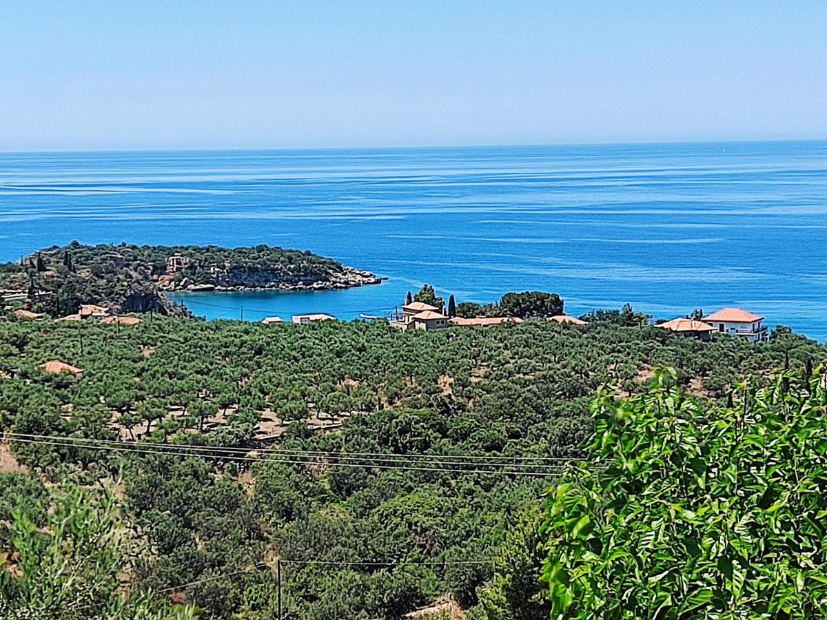 Villa Athina'S Stone House In Kardhamili Esterno foto