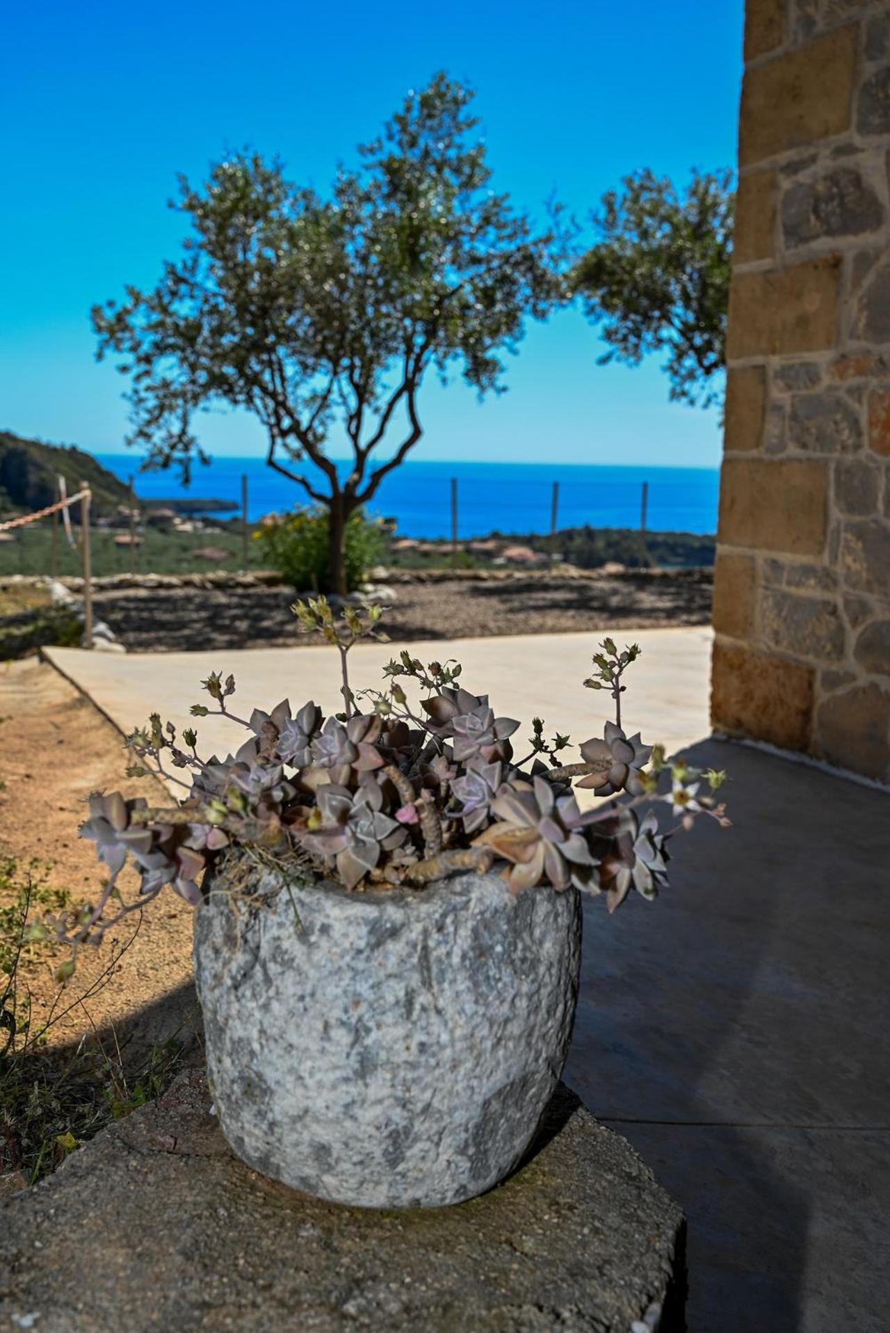 Villa Athina'S Stone House In Kardhamili Esterno foto