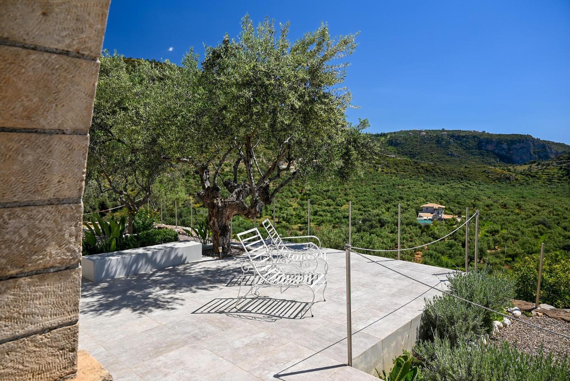 Villa Athina'S Stone House In Kardhamili Esterno foto