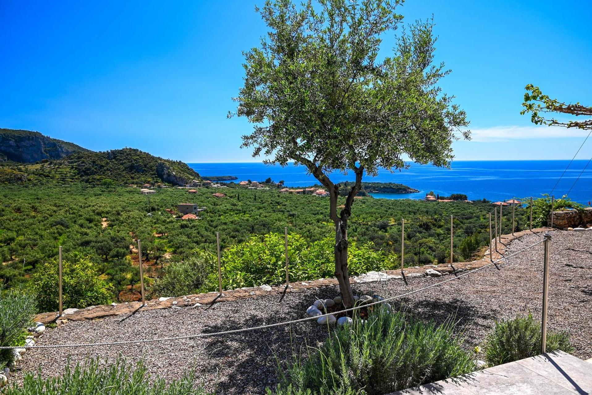 Villa Athina'S Stone House In Kardhamili Esterno foto